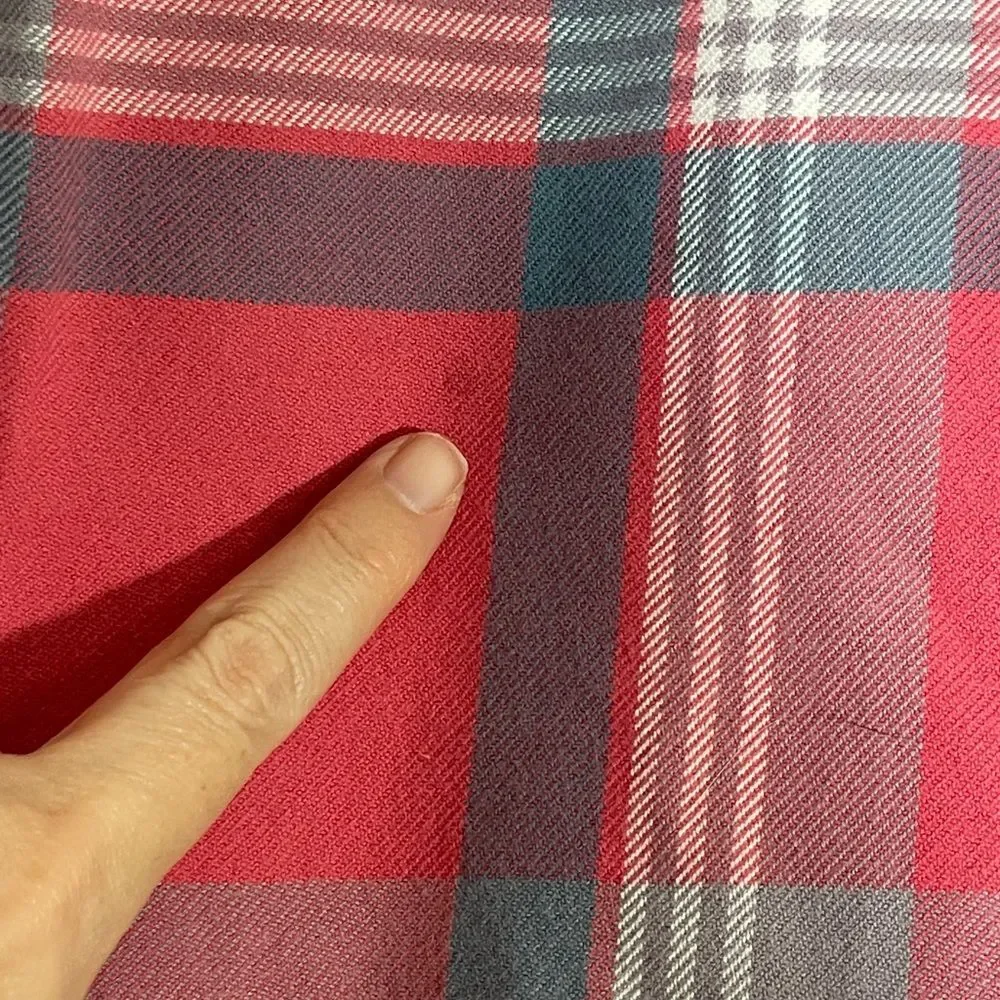 J Crew Men’s Cotton Twill Button Down Size Medium in Faded Red Tartan Plaid